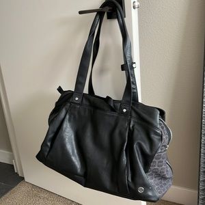 Black Lululemon bag
